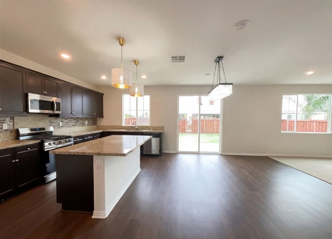 Foto del edificio - 27552 Gruber Dr