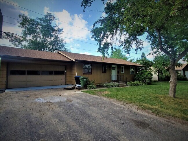 Building Photo - 757 Terrace Dr