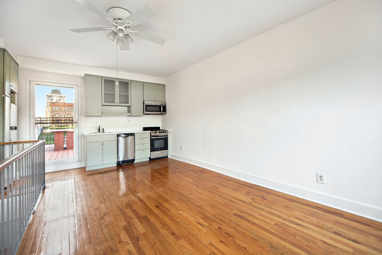 NO FEE 1 BR. Dplx w/ PRIVATE Deck Townhome Rentals in New York NY