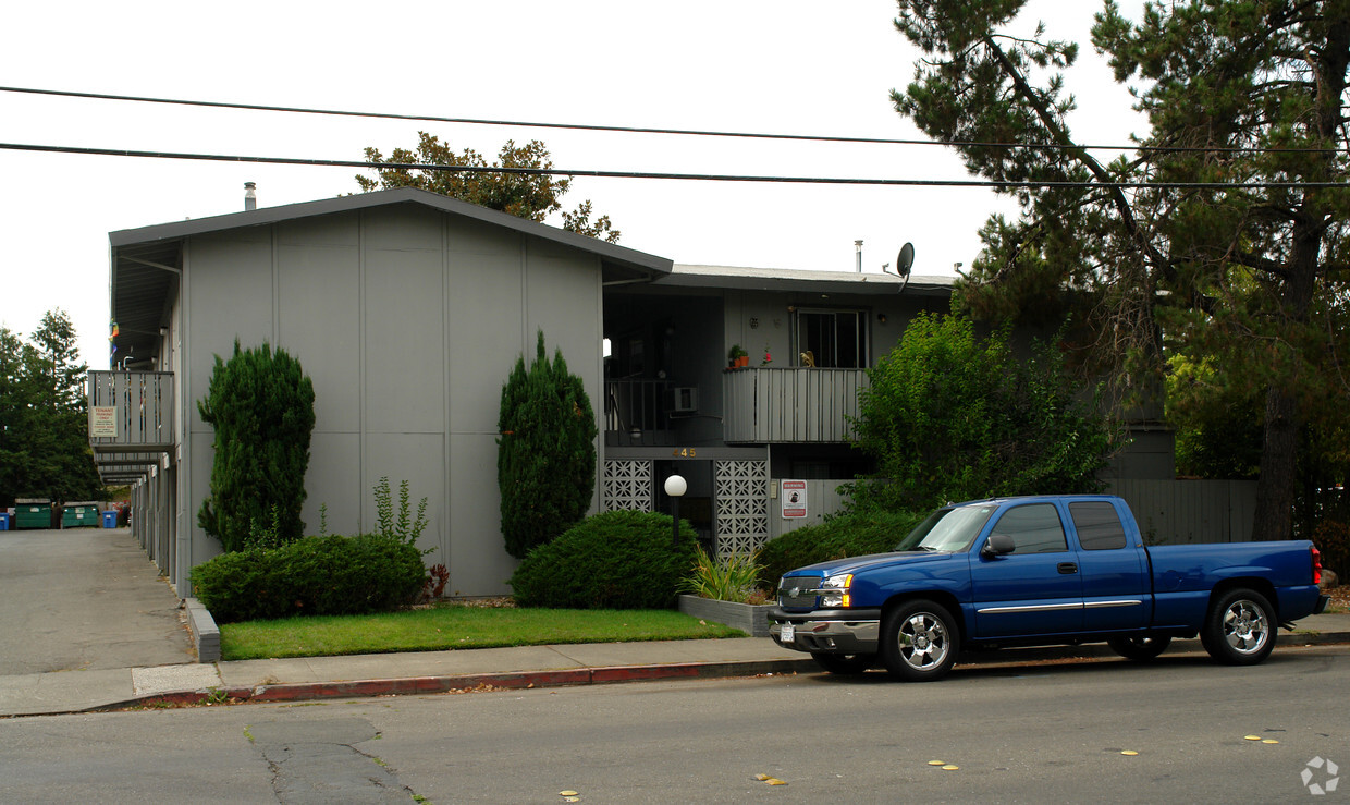 Building Photo - 445 E St