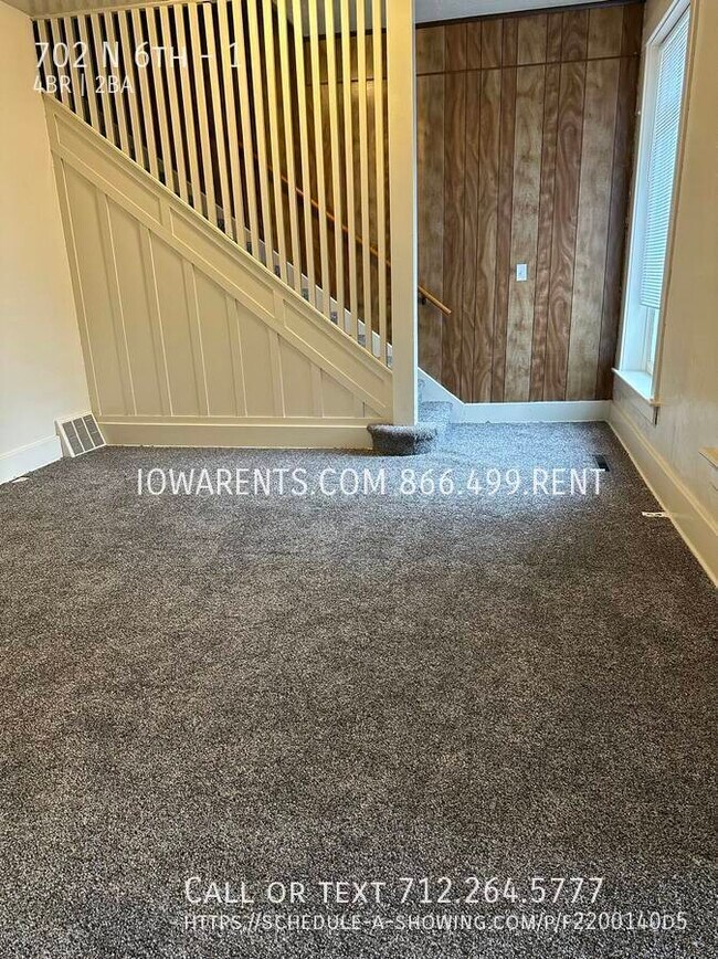 Building Photo - 702 N 6th-1