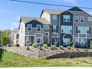 Building Photo - 6238 Lenexa Grv