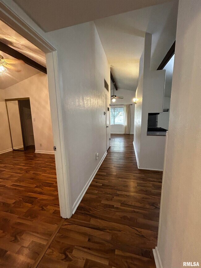Foto del edificio - 1328 Hilltop Dr