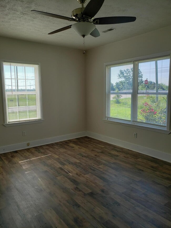 Building Photo - 2511 Irvine Rd
