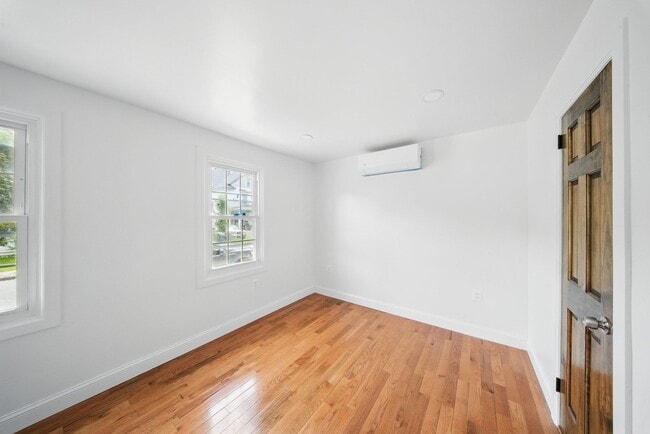 Building Photo - 14 Yankee Pl