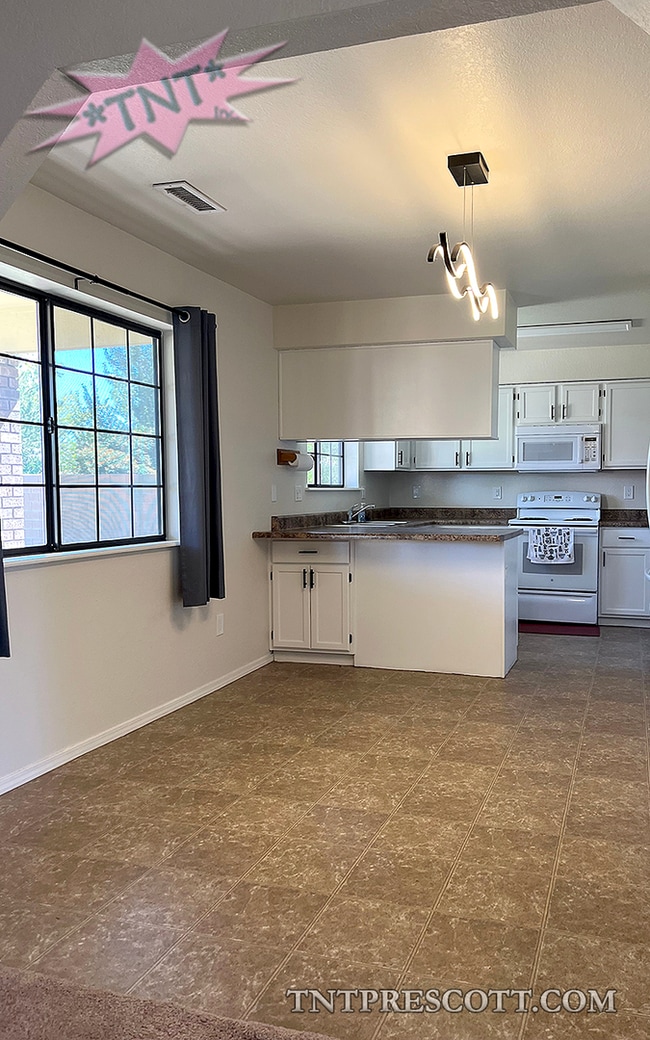 Building Photo - Home in Prescott Valley