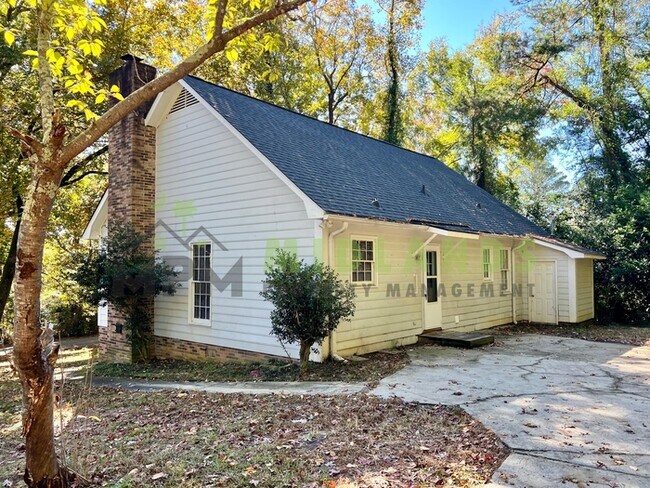 Foto del edificio - 6101 McMillan Cir