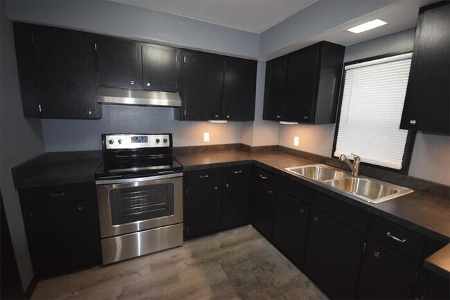 Building Photo - Beautiful 3 Bedroom-Single Family Home