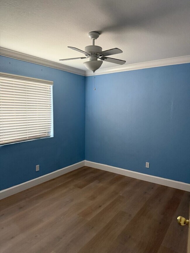 Foto del edificio - Wonderful Home 3bed/3bath in desirable gated community of Lakeside, Elk Grove