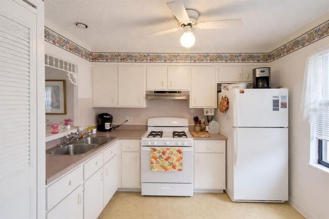 Foto del edificio - 1428 Arrowhead Cir W