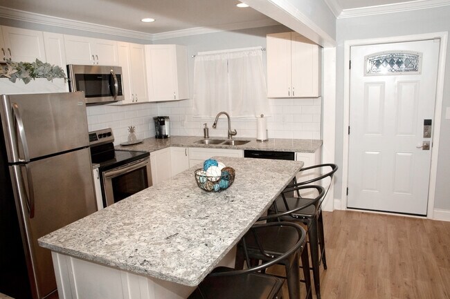 Kitchen - 2924 1st Ave SW
