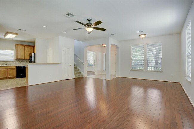 Building Photo - 908 Bogart Rd