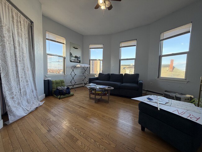 Building Photo - 8 Eldora St