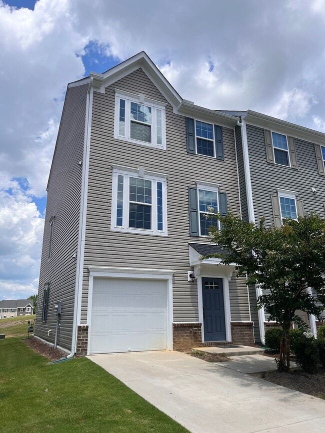 Building Photo - 512 Autumn Cure Ct