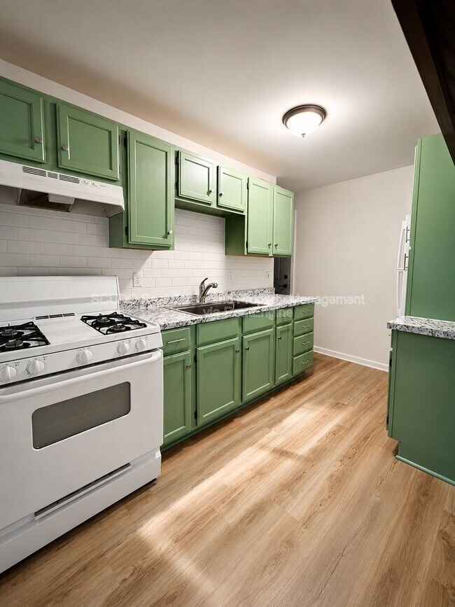 Foto del edificio - 8400 Greenwood Rd