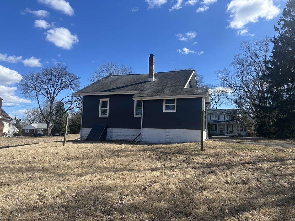 Building Photo - 103 Vassar Ave