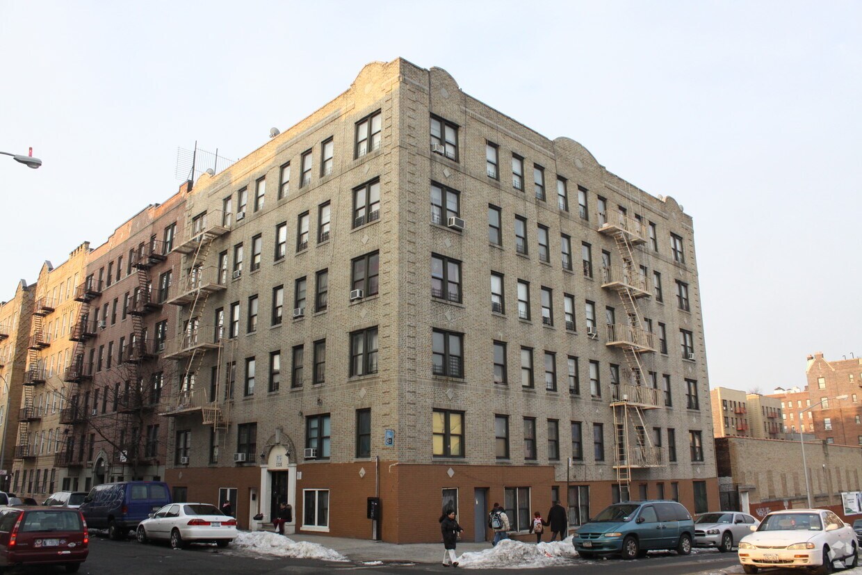 Primary Photo - 2205 Walton Ave