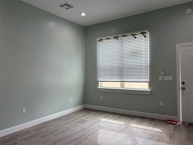 Foto del edificio - 120 Boxwoods Ln