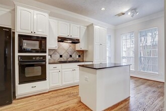 Building Photo - 2822 Briarhurst Park