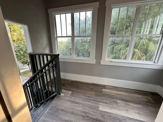 Building Photo - Newly Renovated 1 Bed 1 Bath Leesburg