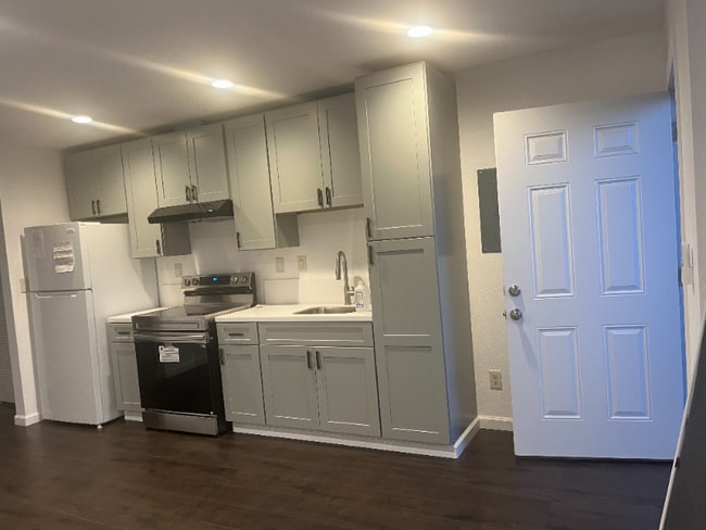 Building Photo - 27450 Lyford St