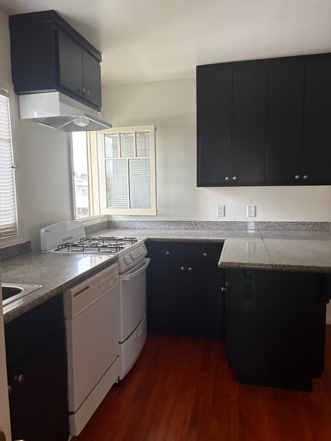 Kitchen - 1529 5th Ave