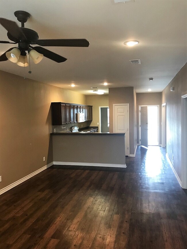 Building Photo - 4251 Castlegate Dr