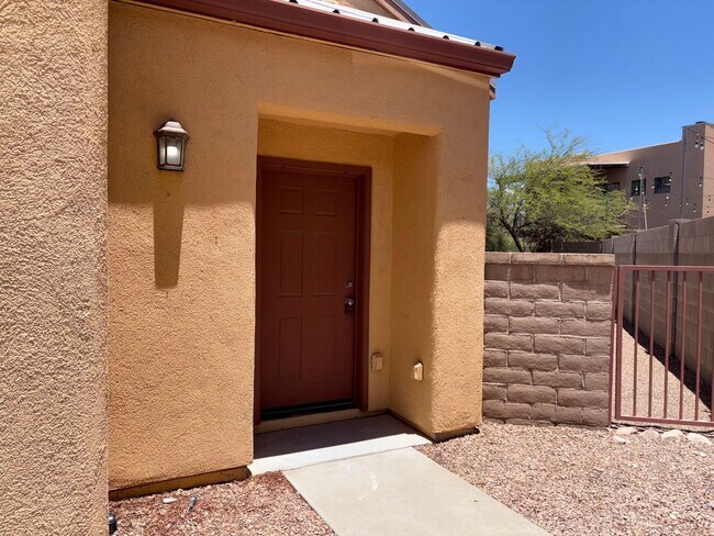 Foto del edificio - Must See 3 bedroom home! Near Downtown and...