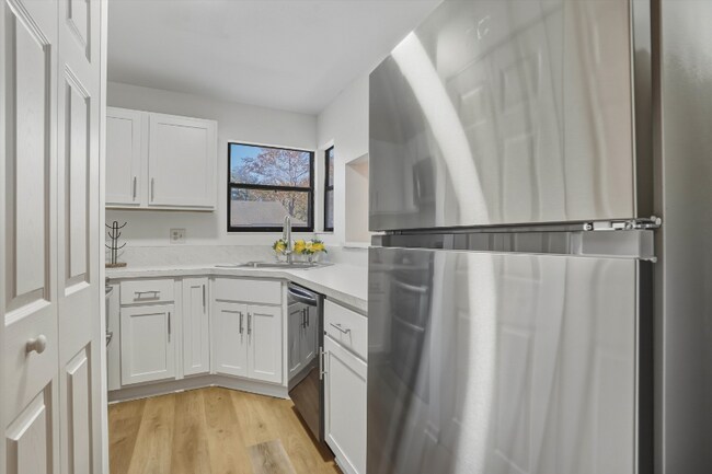 Foto del edificio - 8329 Derbyshire Pl