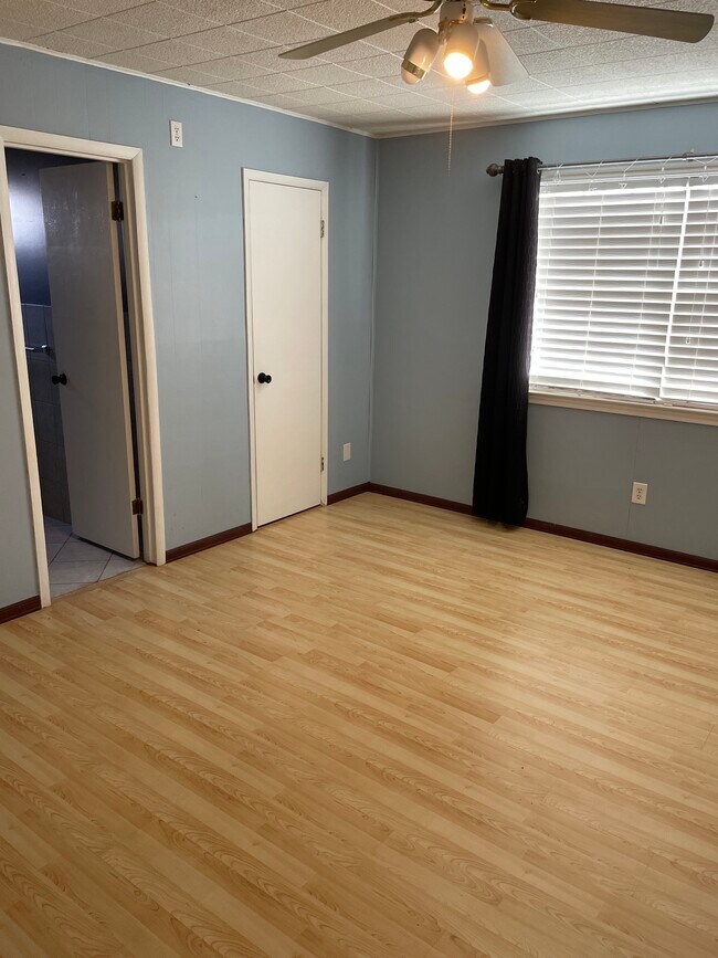 Master bedroom - 1506 S Iowa St