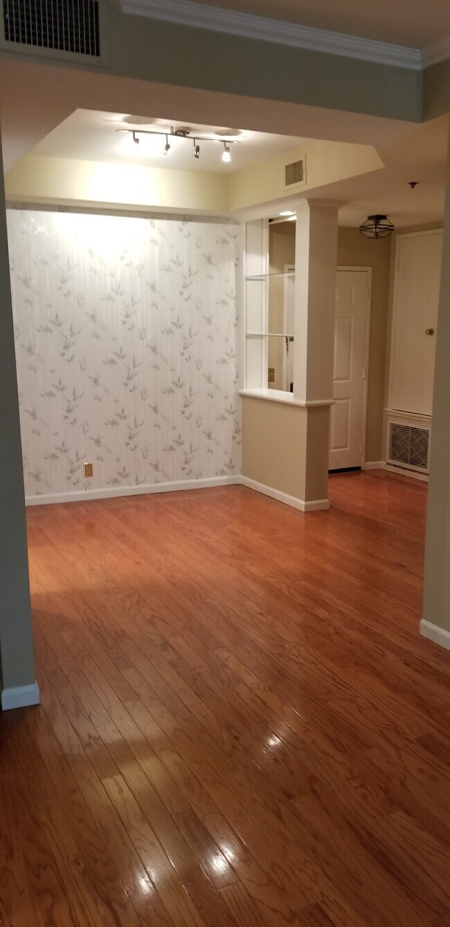 Building Photo - 245 S Holliston Ave