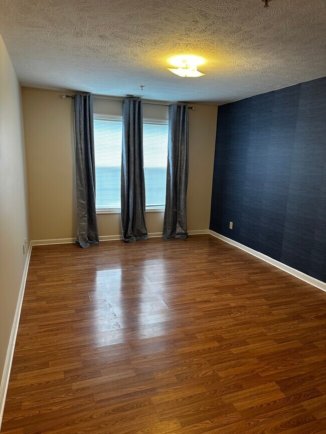 Foto del edificio - 241 Waterdown Dr