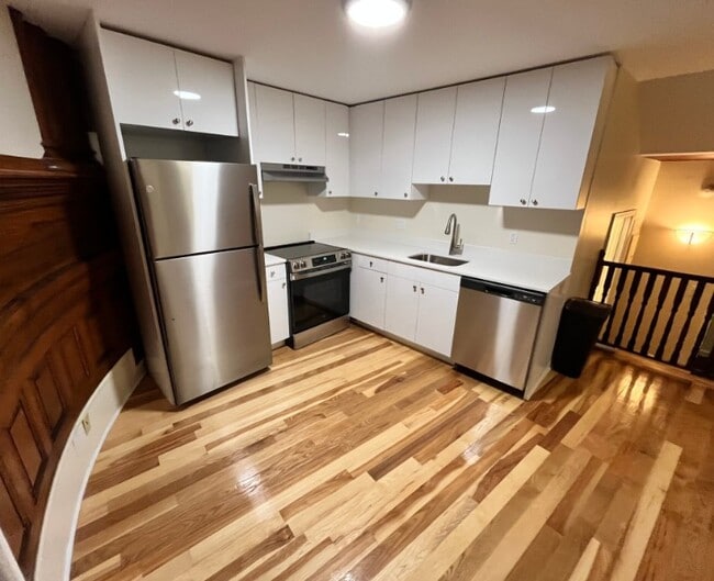 Building Photo - 25 Bow St