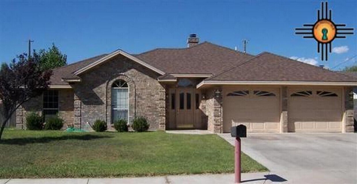 Foto principal - RENTAL Fully Furnished 4 bedroom home
