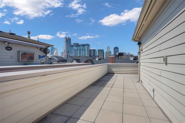 Building Photo - 2222 Marilla St