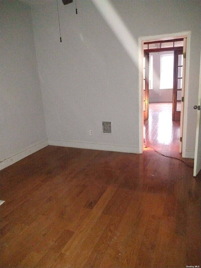 Building Photo - 136 Hale Ave