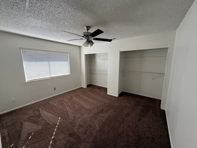 Building Photo - 871 W Mayberry Ave