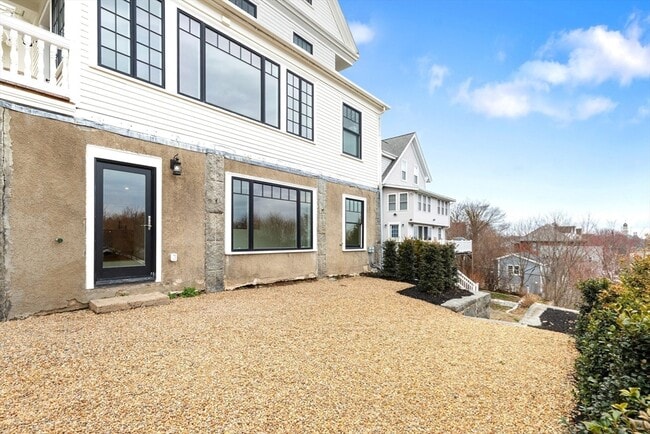 Building Photo - 32 Beacon St