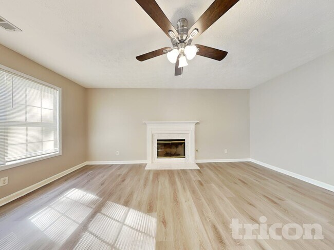 Foto del edificio - 75 Christopher Dr