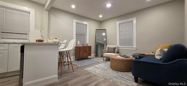 Foto del edificio - 248-11 89th Ave