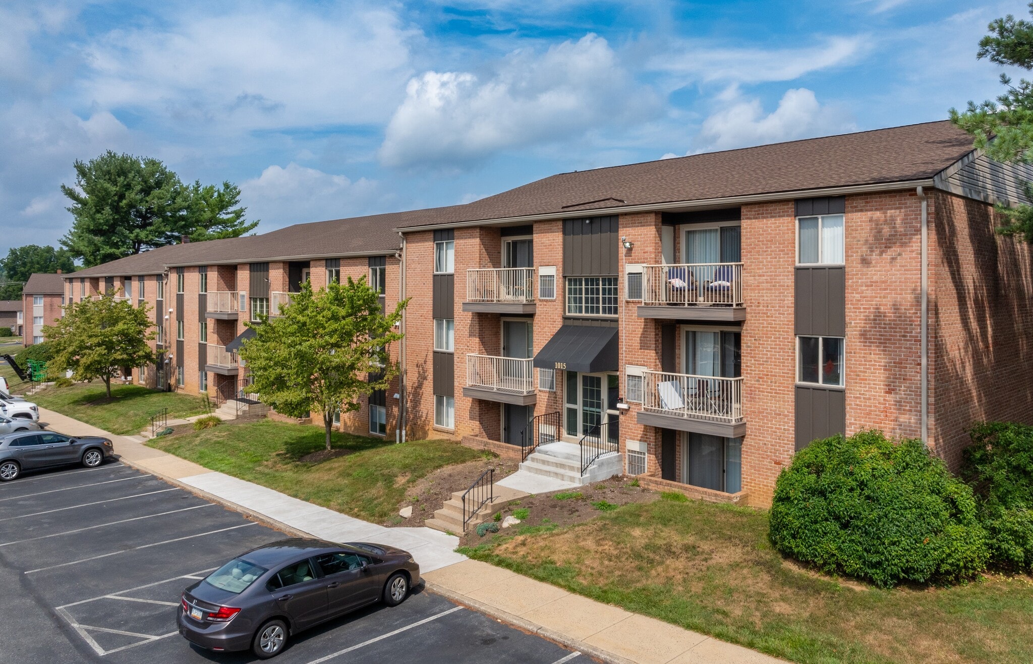 Colonial Crest Apartments photo 4