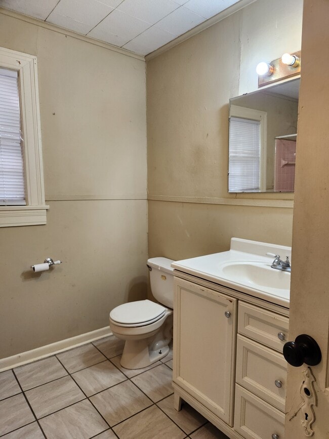 Photo - 239 West Dr House