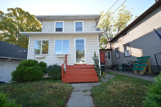 Building Photo - 4546 Leo St