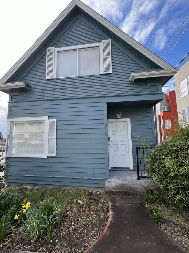 Foto principal - 815 N 42nd St