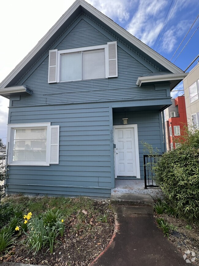 Building Photo - 815 N 42nd St