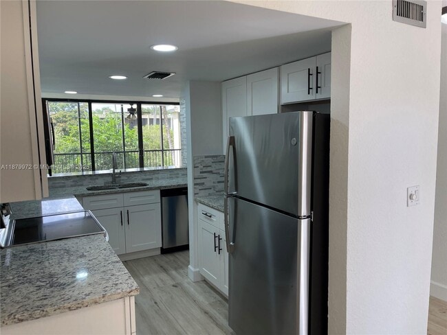 Building Photo - 2961 SW 87th Ave