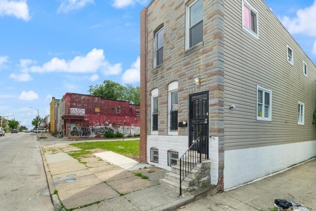 Building Photo - 2018 N Monroe St