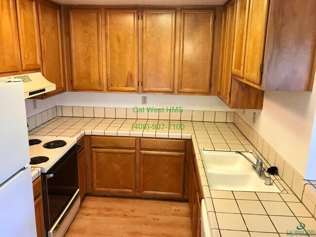 Building Photo - 455 Costa Mesa Terrace