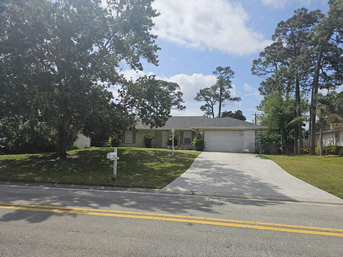 Foto principal - 741 17th Ln SW