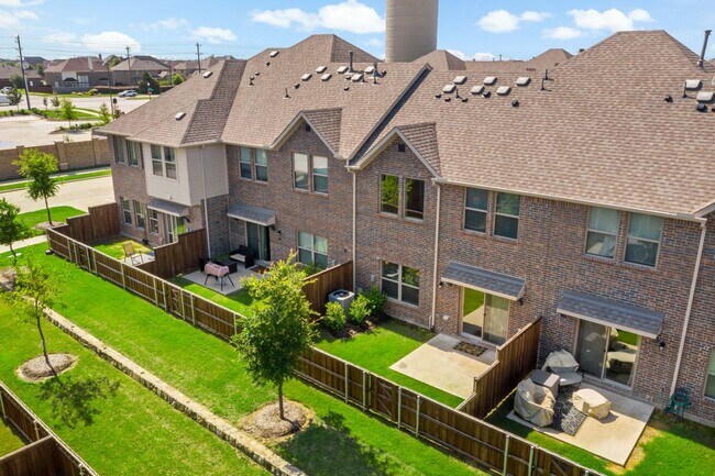 Building Photo - 2749 Starburst Dr